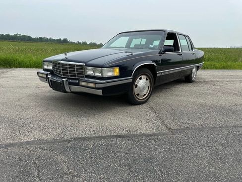 Used 1992 Cadillac Fleetwood Sedan image 2