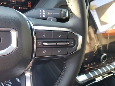 New 2025 GMC Yukon XL Denali image 27