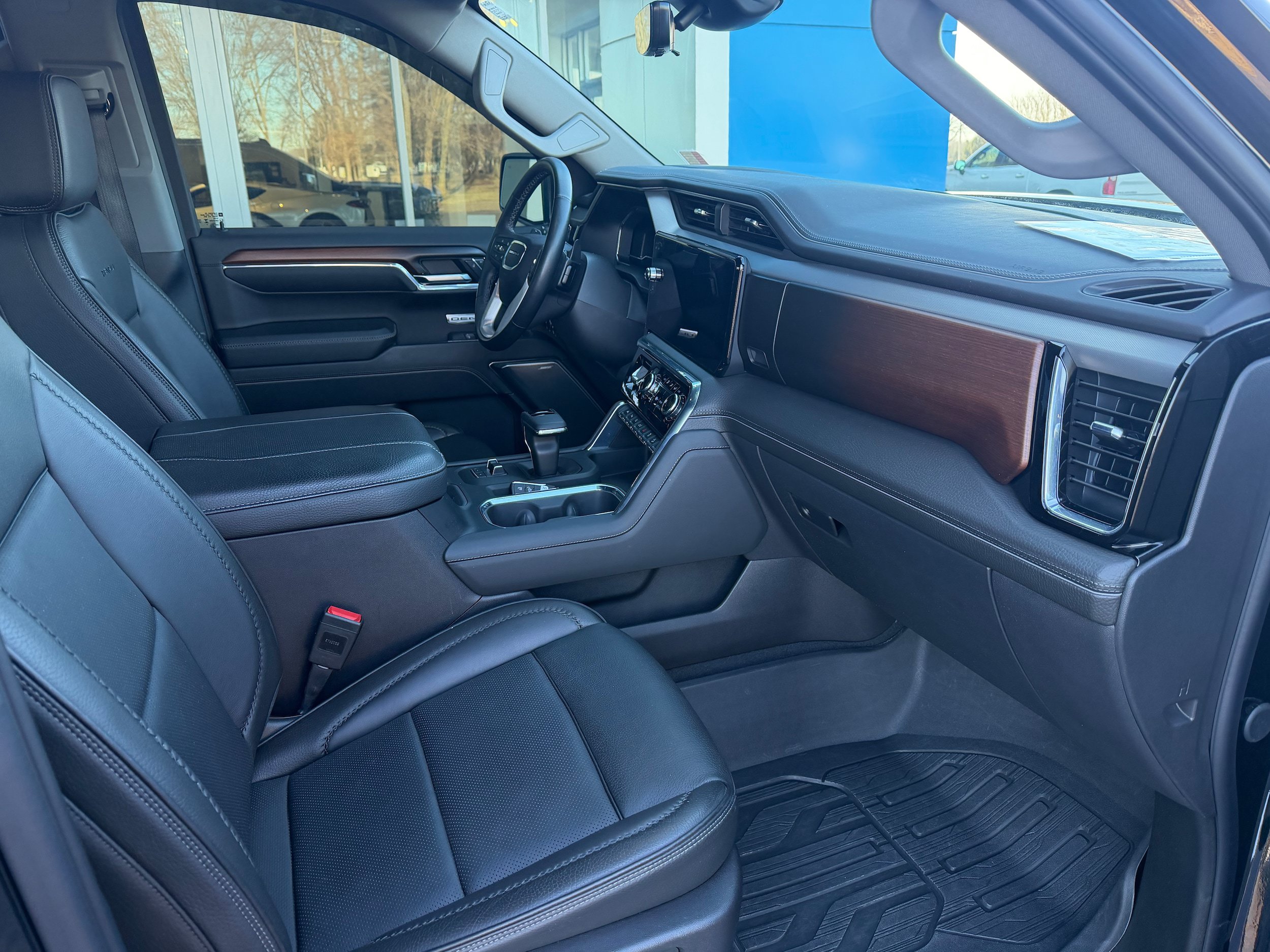 Used 2024 GMC Sierra 1500 Denali w/ Technology Package AWD/4WD image 2