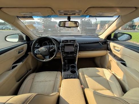Used 2017 Toyota Camry XLE w/ Four Season Floor Mat Package FWD image 17