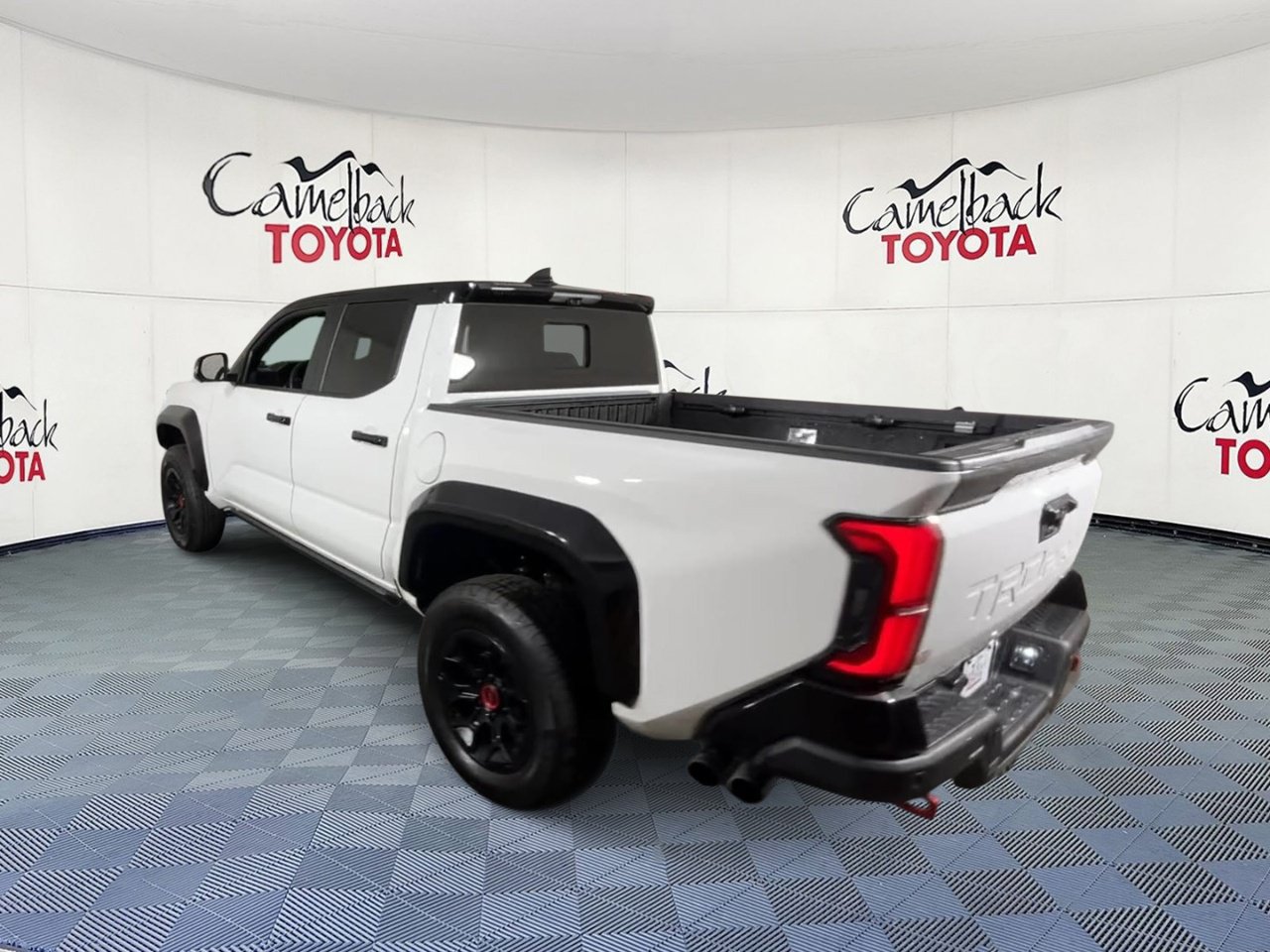 Used 2025 Toyota Tacoma TRD Pro AWD/4WD image 8