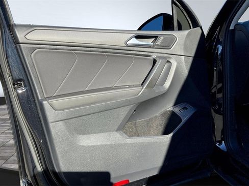 Used 2022 Volkswagen Tiguan SE image 22