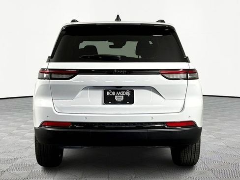 New 2025 Jeep Grand Cherokee Laredo image 5