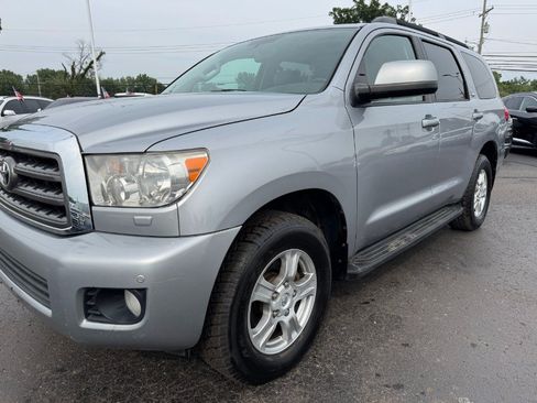 Used 2014 Toyota Sequoia SR5 AWD/4WD image 9