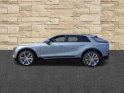 Used 2024 Cadillac Lyriq Luxury image 2