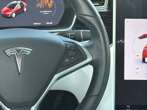 Used 2018 Tesla Model X 75D image 9
