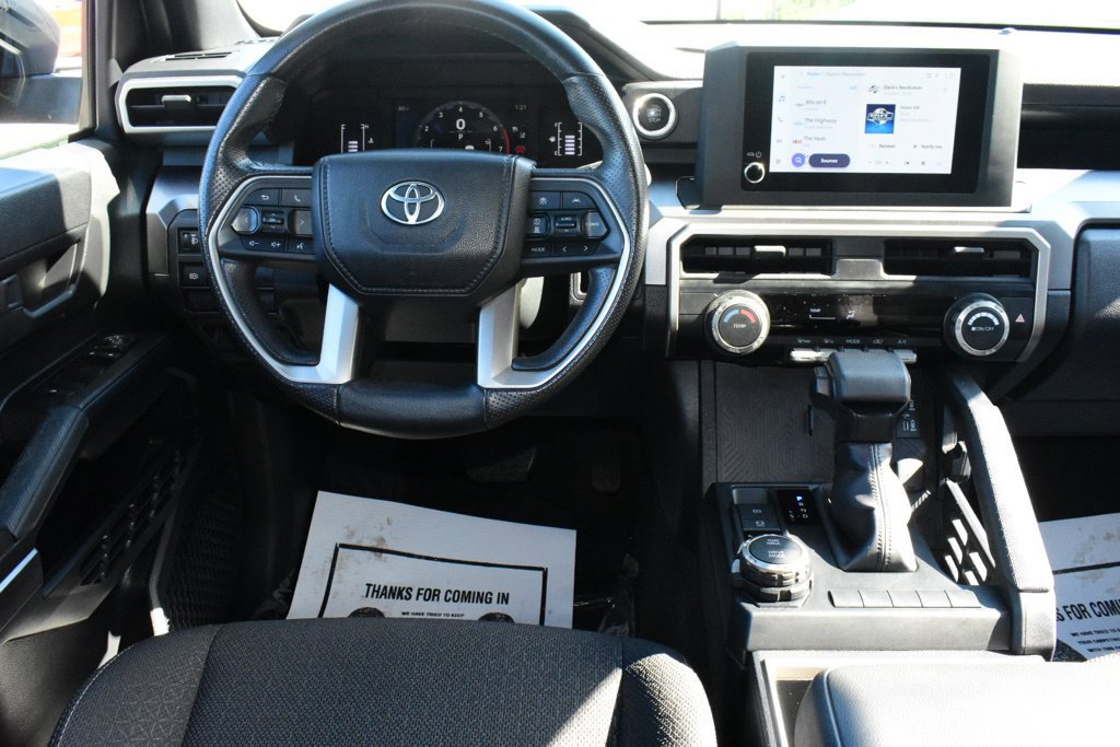 Used 2025 Toyota 4Runner SR5 AWD/4WD image 3