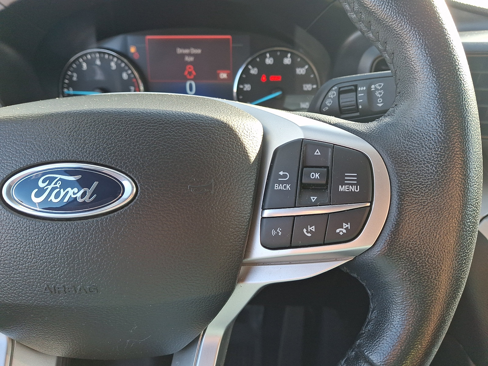 Used 2023 Ford Explorer XLT AWD/4WD image 23