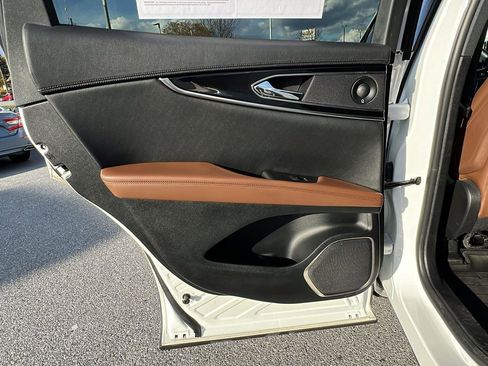 Used 2023 Lincoln Nautilus Reserve w/ Equipment Group 201A image 18