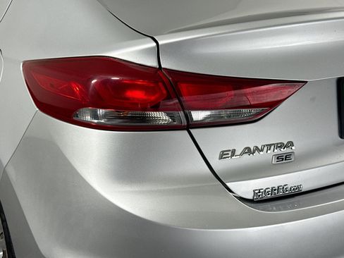 Used 2018 Hyundai Elantra SE image 34