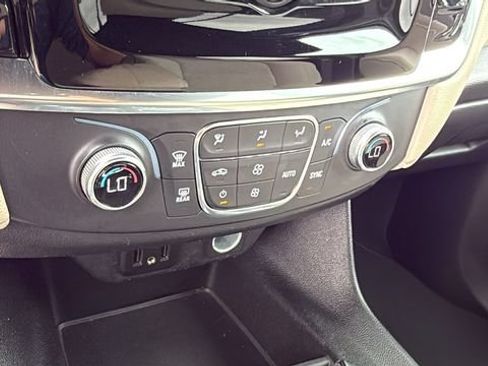 Used 2023 Chevrolet Traverse LS FWD image 19