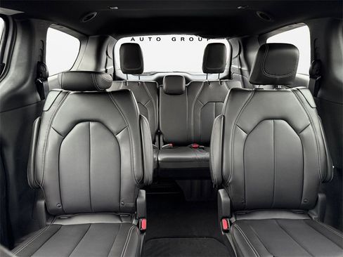New 2026 Chrysler Pacifica Select image 16