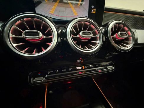 Used 2021 Mercedes-Benz GLB 250 4MATIC w/ Premium Package image 30