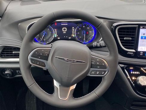 New 2026 Chrysler Pacifica Select image 38