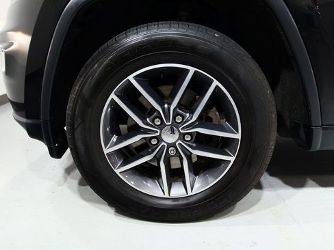 Used 2018 Jeep Grand Cherokee Limited image 17