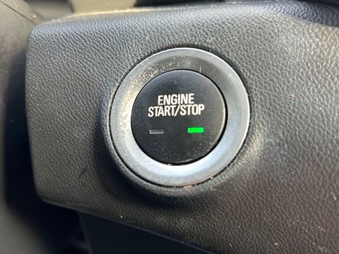 Used 2023 GMC Terrain SLT image 11