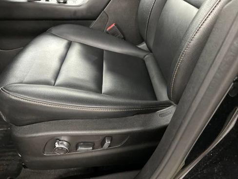 Used 2023 Cadillac XT4 Sport AWD/4WD image 7
