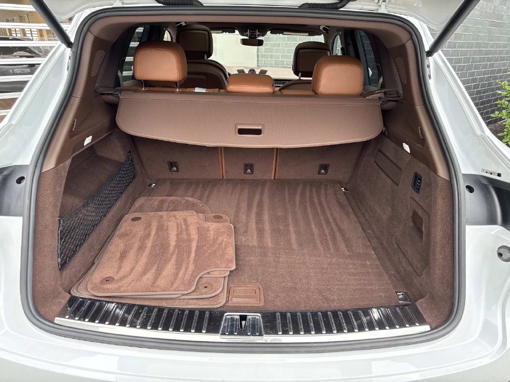 Certified 2023 Porsche Cayenne S Platinum AWD/4WD image 6