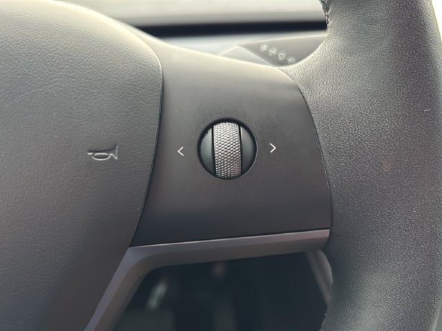Used 2025 Tesla Model Y Long Range AWD/4WD image 22