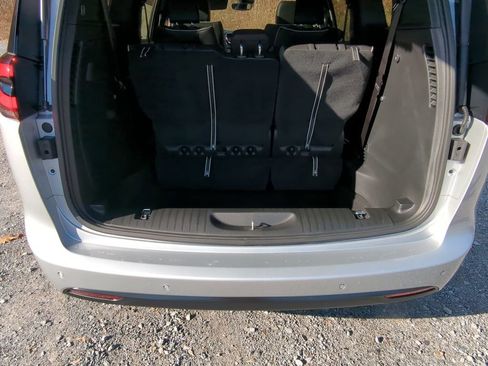 New 2026 Chrysler Pacifica Limited image 25