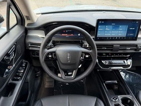 New 2025 Lincoln Corsair FWD w/ Equipment Group 101A image 6