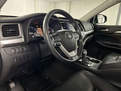 Used 2018 Toyota Highlander XLE AWD/4WD image 10
