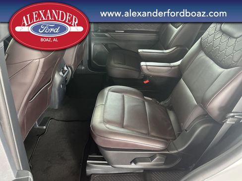 Used 2025 Ford Explorer Platinum w/ LUX Leather Package AWD/4WD image 12
