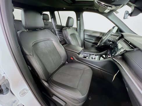 New 2026 Jeep Grand Cherokee Altitude AWD/4WD image 29