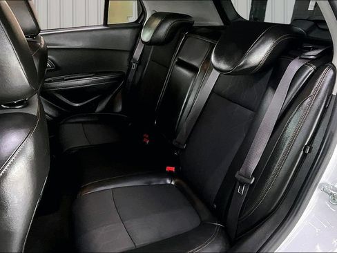 Used 2017 Chevrolet Trax LT w/ LT Convenience Package AWD/4WD image 21
