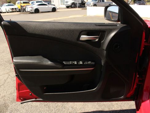 Used 2016 Dodge Charger SE w/ Popular Equipment Group image 18