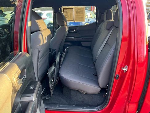 Used 2019 Toyota Tacoma TRD Off-Road image 13