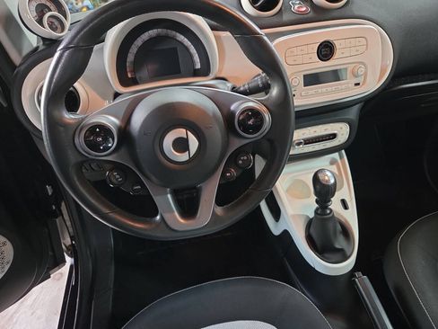 Used 2016 smart fortwo passion RWD image 18