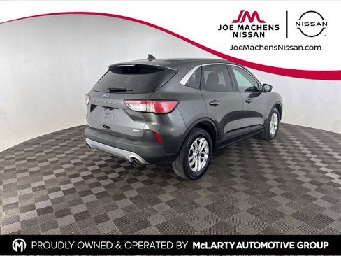 Used 2020 Ford Escape SE image 5
