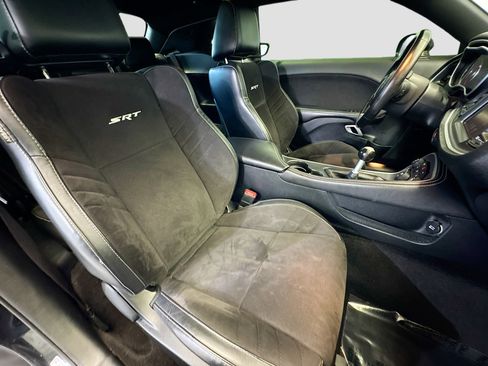 Used 2015 Dodge Challenger SRT image 14
