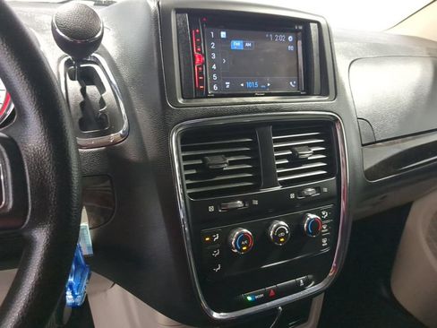 Used 2016 Dodge Grand Caravan American Value Package FWD image 29