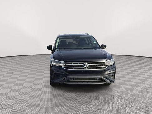 Used 2022 Volkswagen Tiguan SE image 3