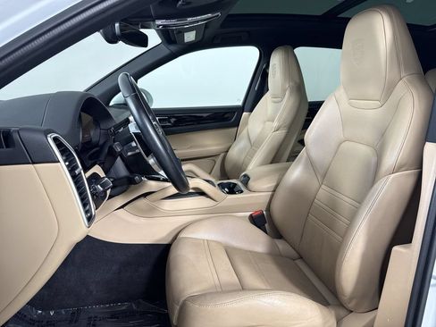 Certified 2021 Porsche Cayenne E-Hybrid AWD/4WD image 5