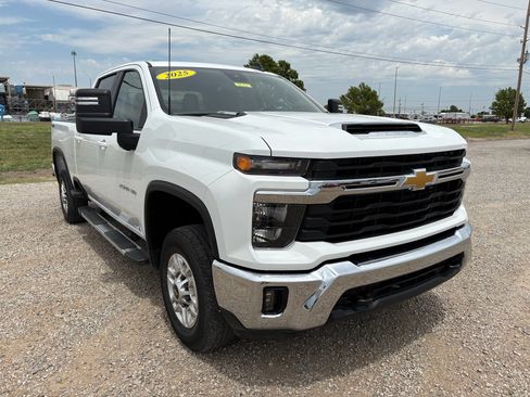 Used 2025 Chevrolet Silverado 2500 LT w/ Convenience Package AWD/4WD image 3