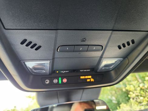 Used 2025 Cadillac XT4 Premium Luxury image 40