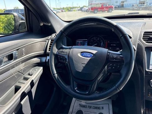 Used 2018 Ford Explorer XLT w/ Equipment Group 202A AWD/4WD image 17