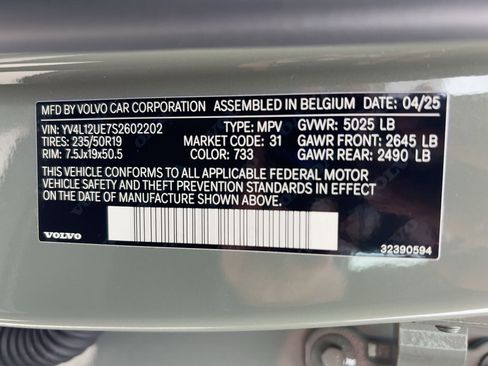 Certified 2025 Volvo XC40 B5 Plus image 19