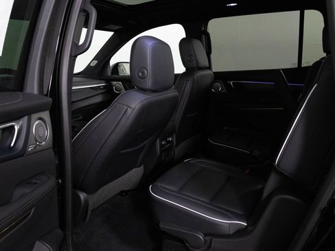 Certified 2025 Buick Enclave Avenir w/ Super Cruise Package image 35