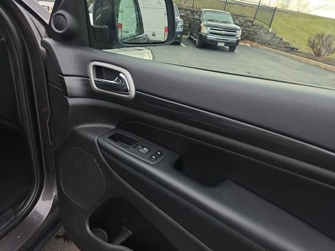 Used 2021 Jeep Grand Cherokee Laredo image 21