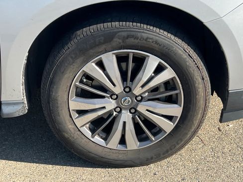 Used 2017 Nissan Pathfinder SV AWD/4WD image 18