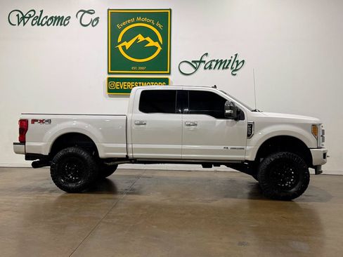 Used 2019 Ford F250 Platinum w/ Platinum Ultimate Package AWD/4WD image 2