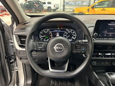 Used 2023 Nissan Rogue SV image 14