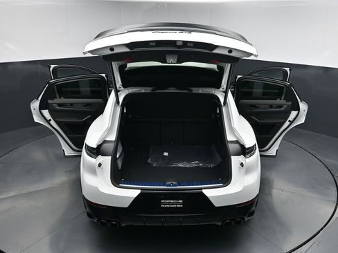 New 2026 Porsche Cayenne GTS AWD/4WD image 31