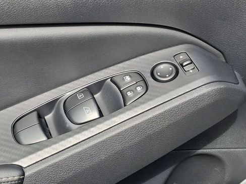 Used 2025 Nissan Altima 2.5 SV FWD image 10
