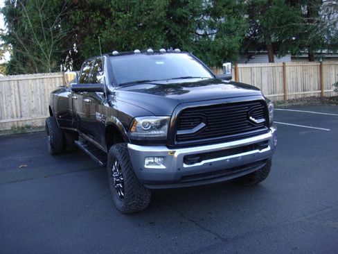 Used 2018 RAM 3500 Laramie w/ Convenience Group image 4