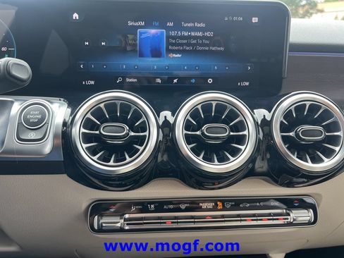 Used 2023 Mercedes-Benz GLB 250 image 7